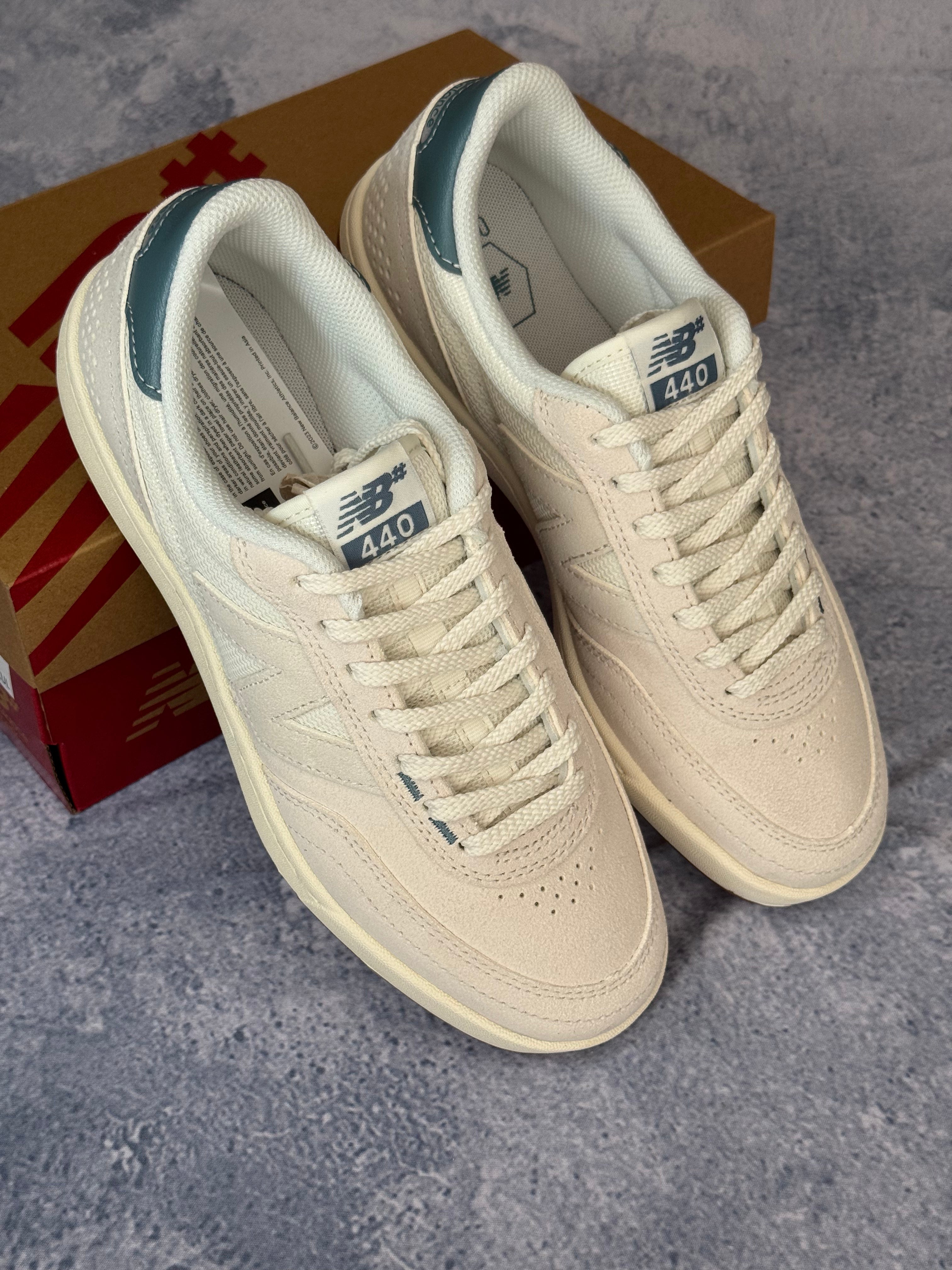 Tênis New Balance Numeric 440 Bege Claro/Azul